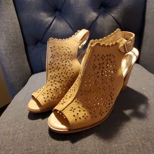 Size 9 hi heels brown